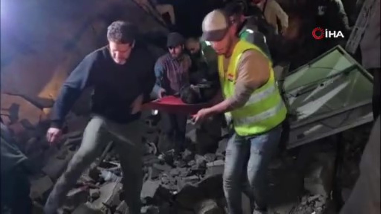 Gazze'de fırtına nedeniyle 22 bina çöktü: 18 ölü