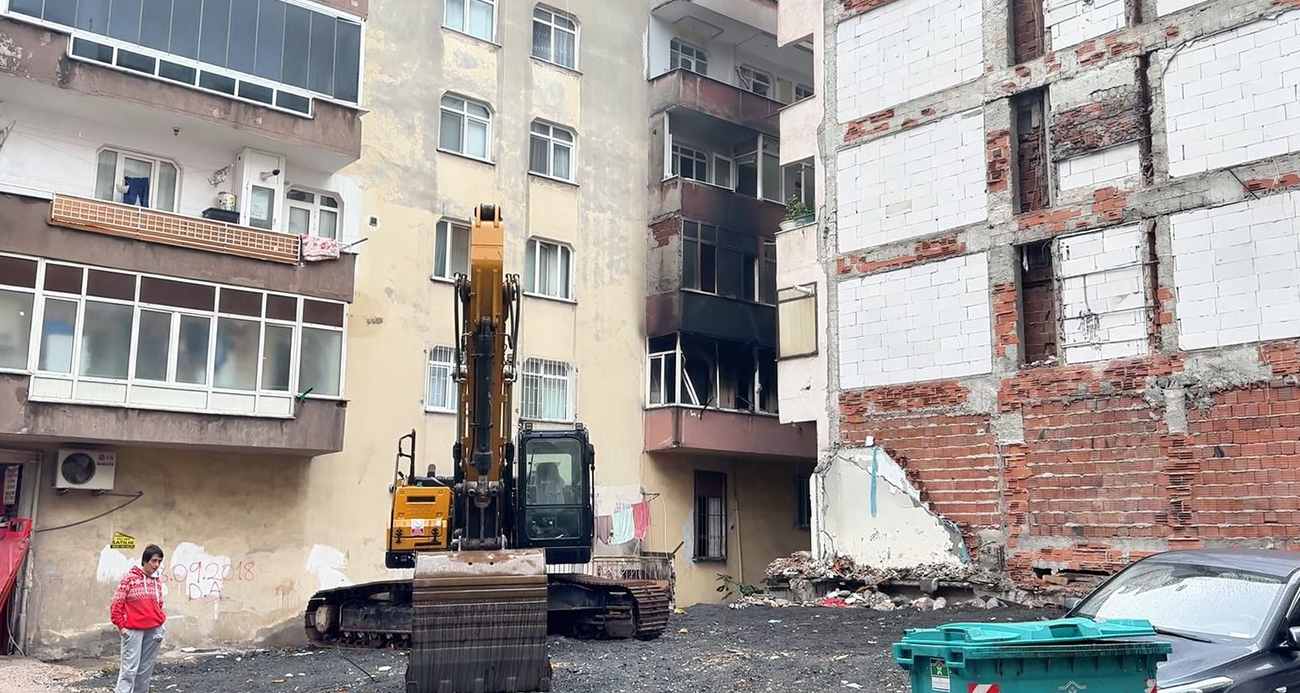 Bahçelievler’de 6 katlı binada yangın çıktı, içeride mahsur kalanları itfaiye kurtardı