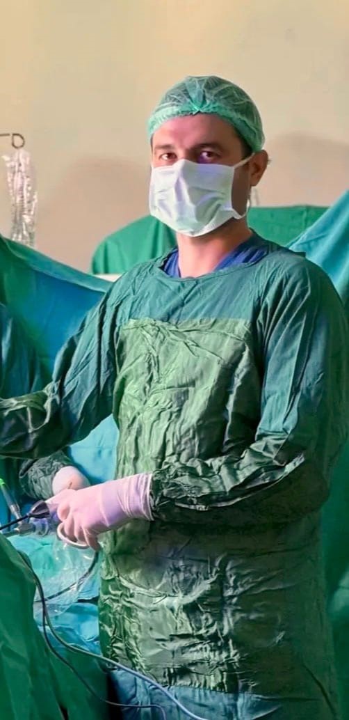 Karın boşluğundan 40 santimetre büyüklüğünde kitle çıkarıldı