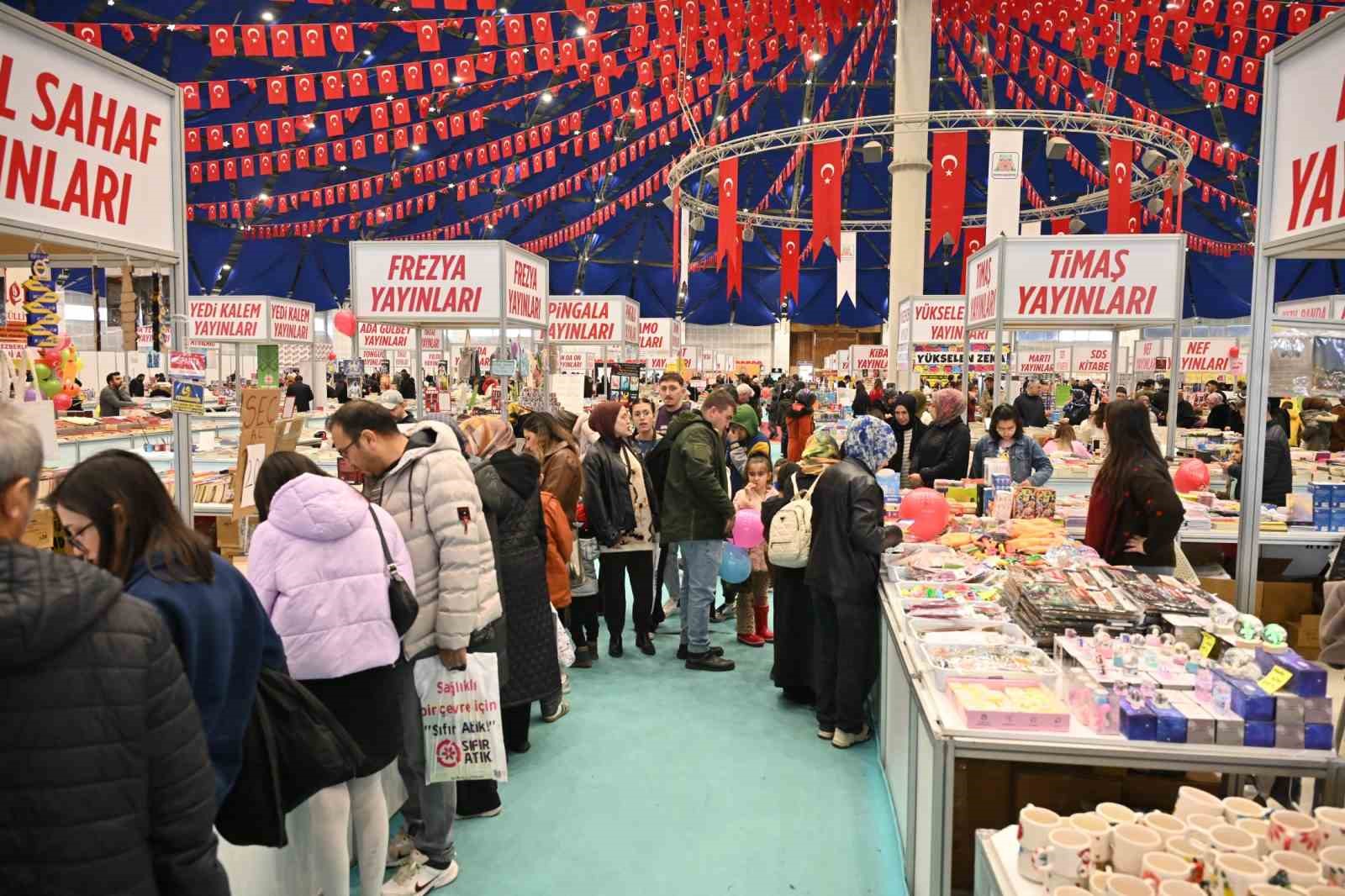 Isparta’da 10 günlük kitap şöleni sona erdi