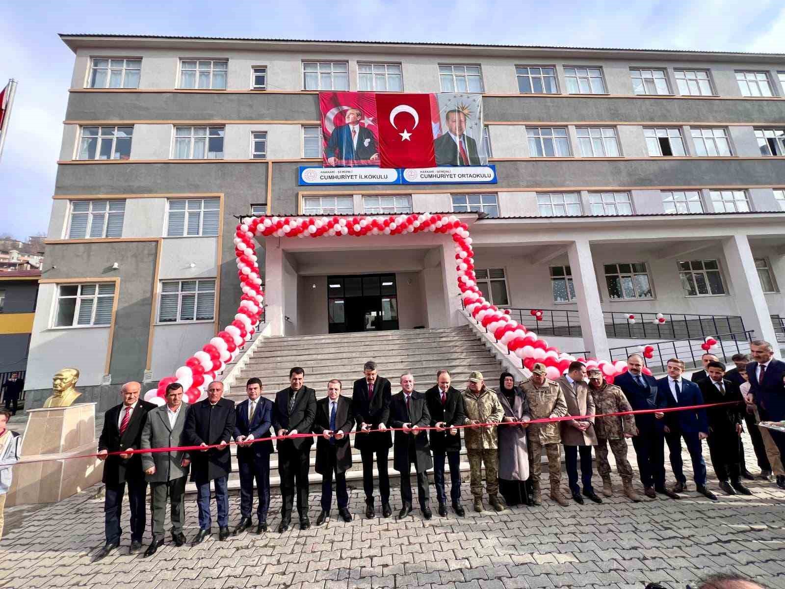 Şemdinli’de 24 sınıflı okul ile aile sağlığı merkezi açıldı