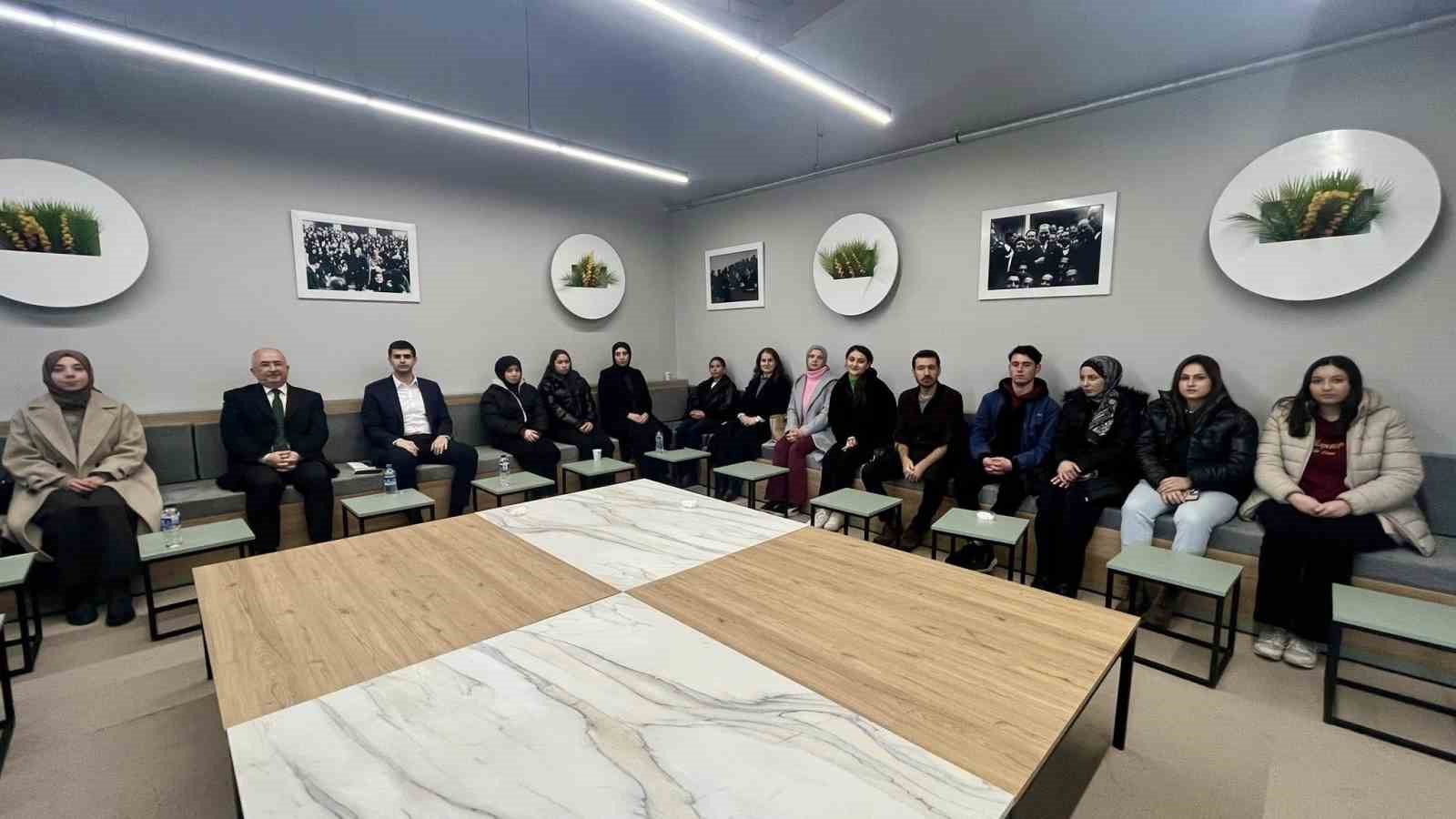 Dumlupınar’da kitap söyleşisi gerçekleştirildi