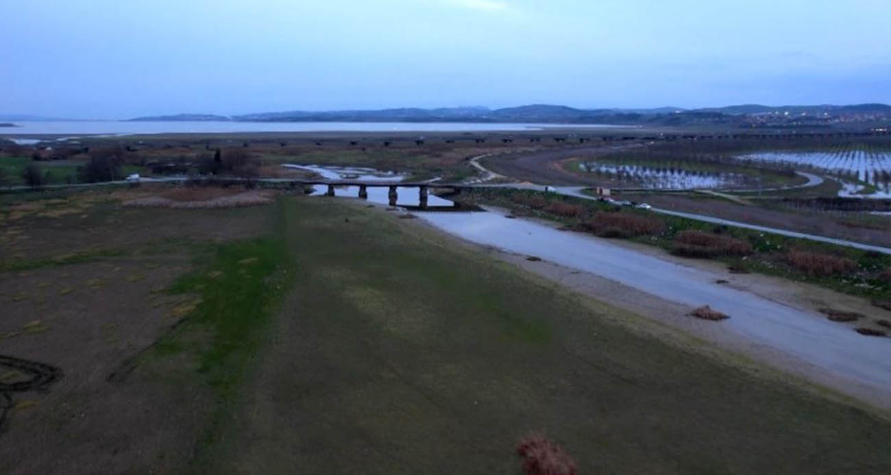 Büyükçekmece gölünde su azalıyor