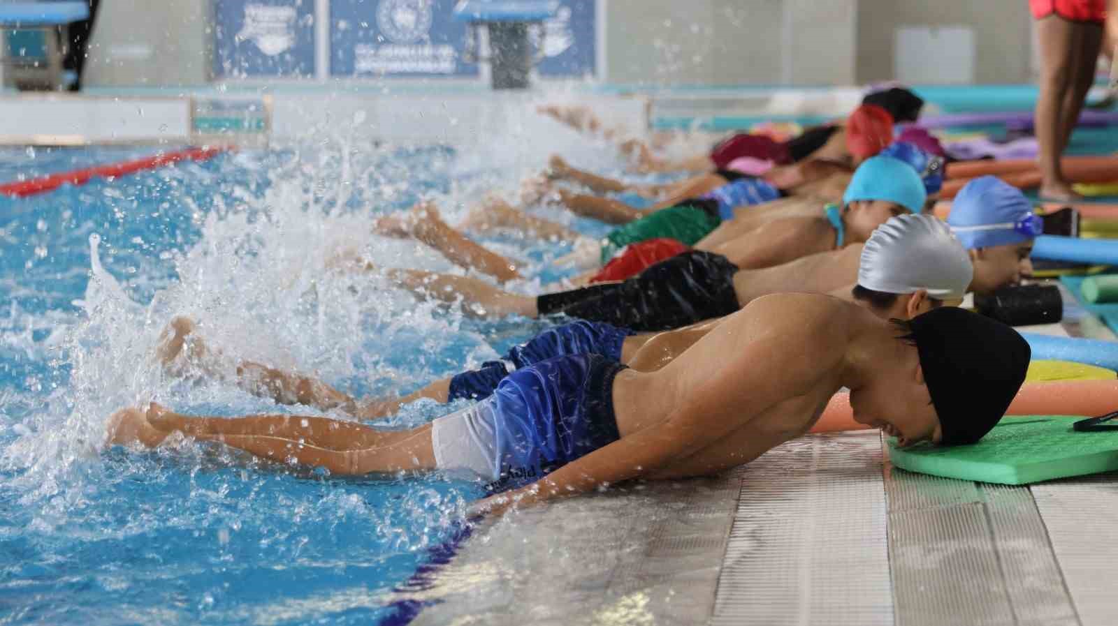 Aydın’da bir yılda 21 bin kişiye yüzme eğitimi verildi