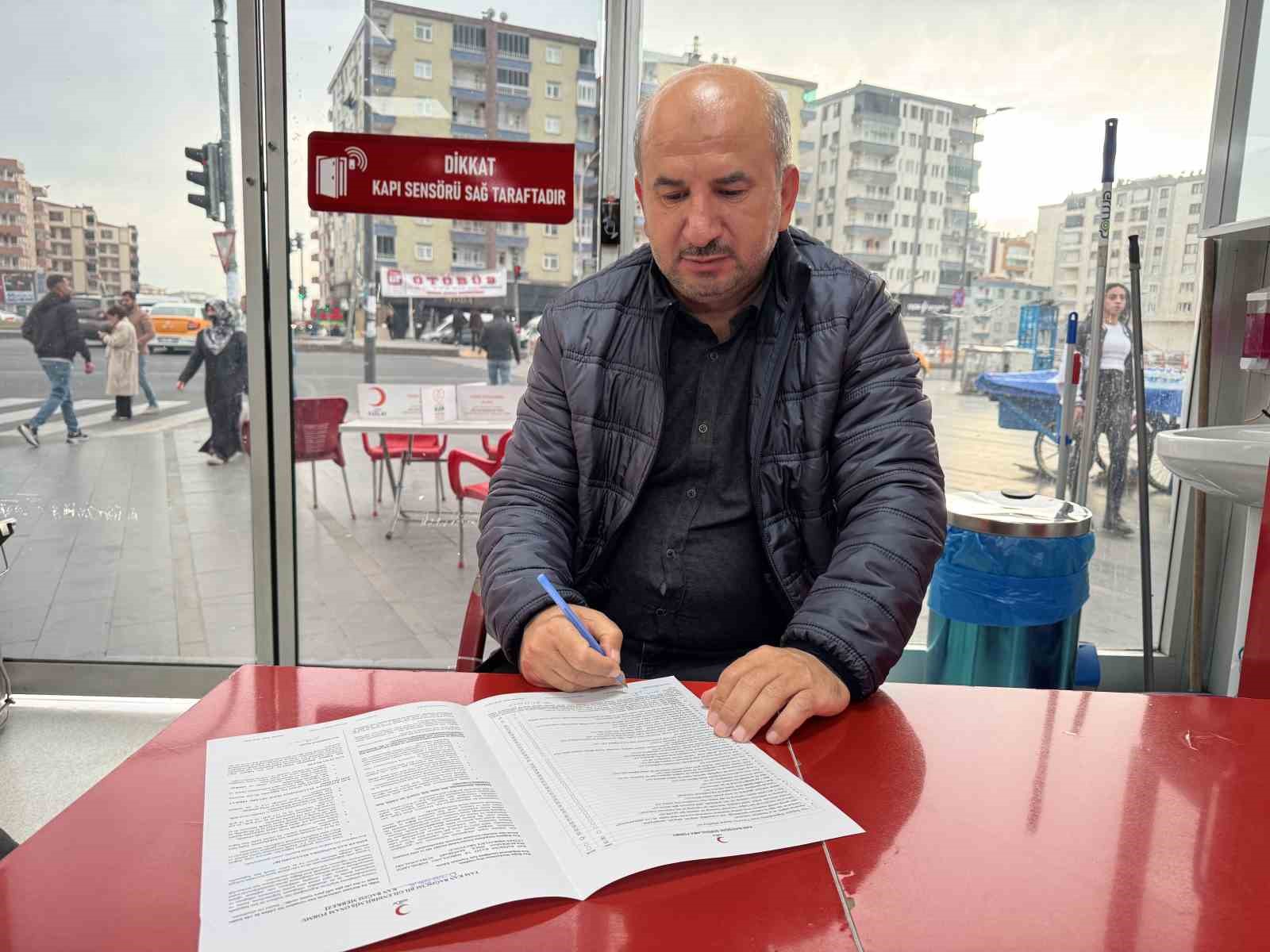 Hastayken kana ihtiyaç duydu, 3 ayda bir kan vermeye başladı