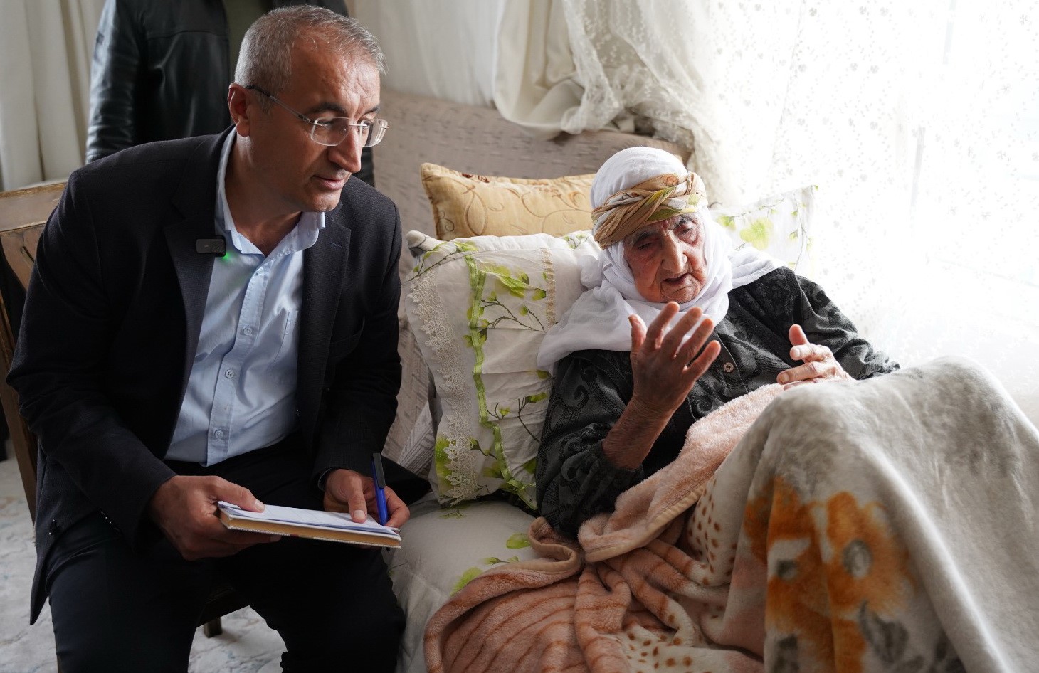 Adıyamanlı Hanım Orman, 105 yaşında AK Parti’ye üye oldu