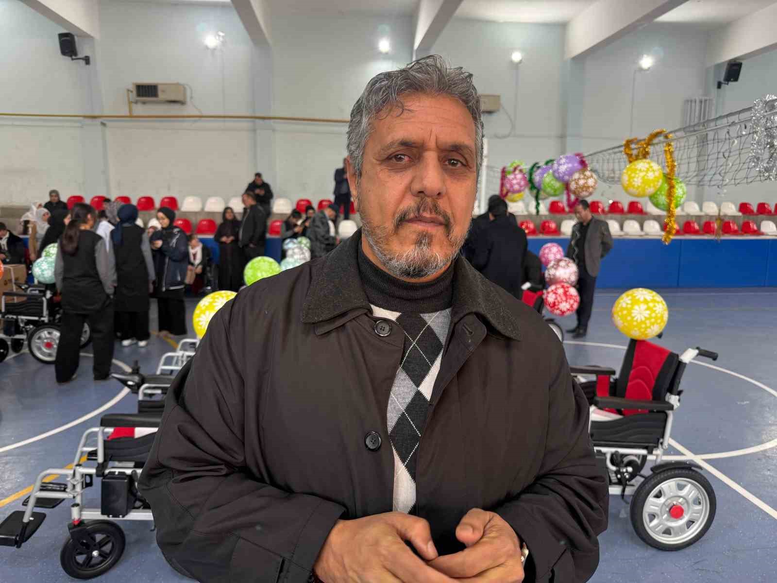 Hayırseverlerden, engelli bireylere 20 akülü sandalye hediye edildi