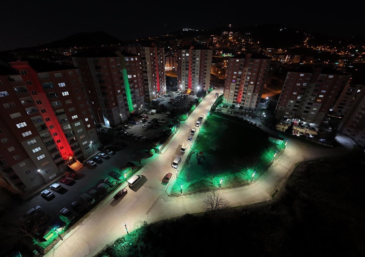 Canik Belediyesi sokaklarda aydınlatma çalışmalarına devam ediyor
