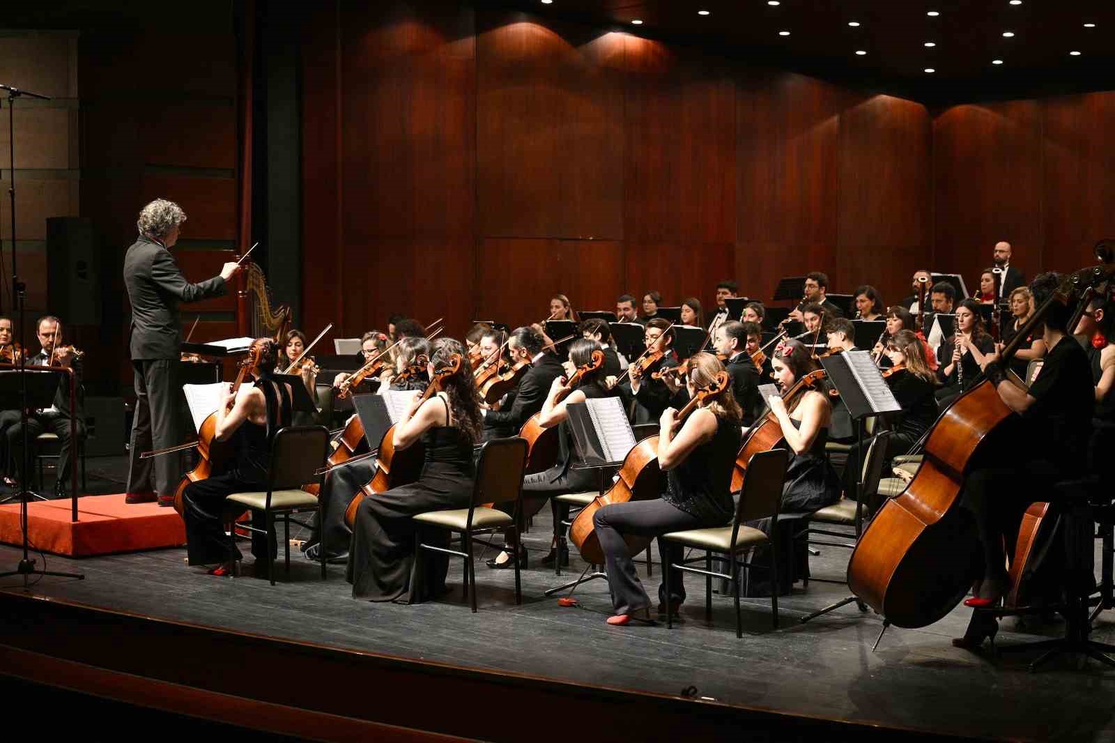 Anadolu Üniversitesi Senfoni Orkestrası’ndan yeni yıl konseri
