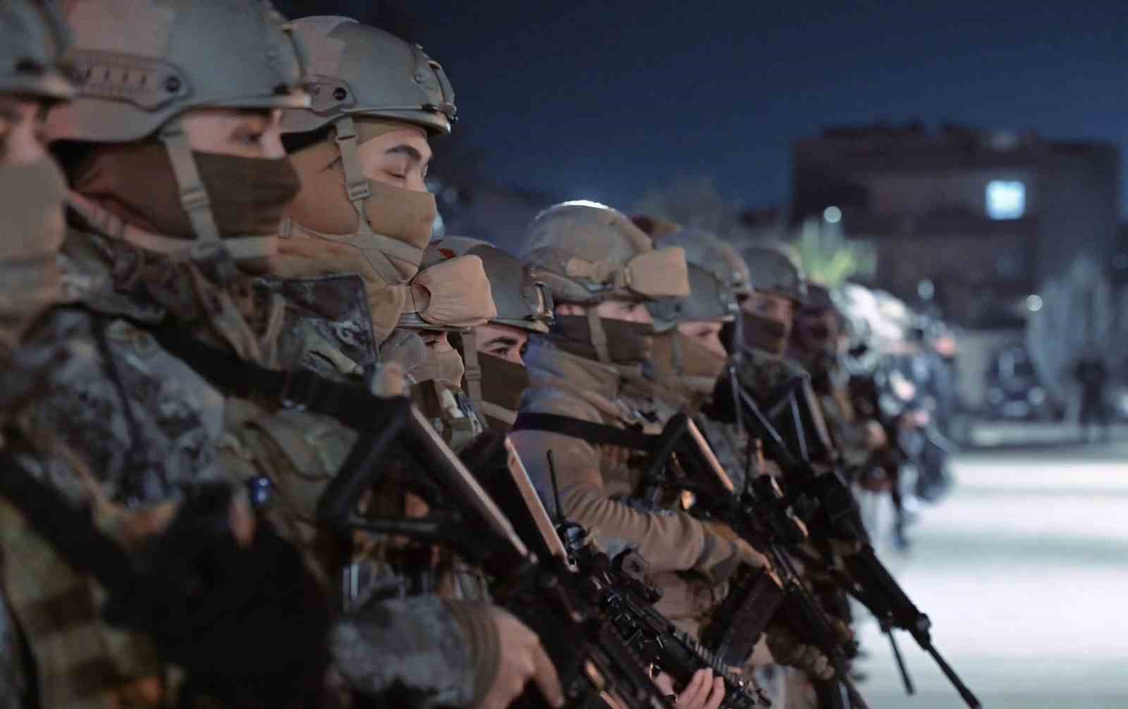 Şırnak’ta 2 milyon 630 bin liralık kaçak ürün ele geçirildi: 11 gözaltı