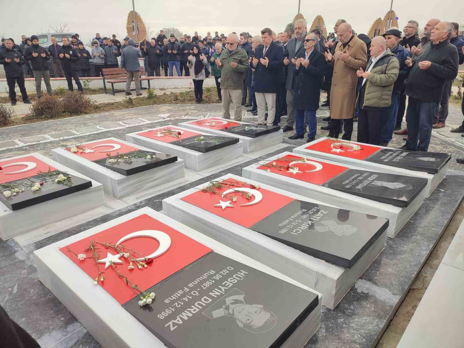 Keşan’da trafik kazasında hayatını kaybedenler için yapılan anıt açıldı