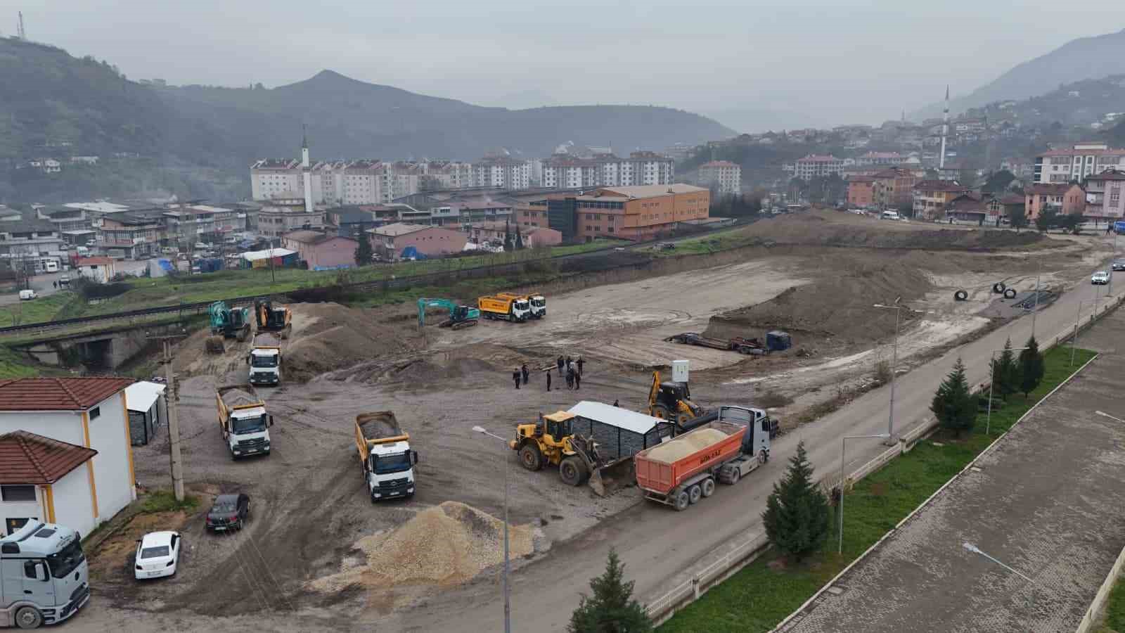 Karabük Adalet Sarayı sahasında zemin hazırlıkları sürüyor