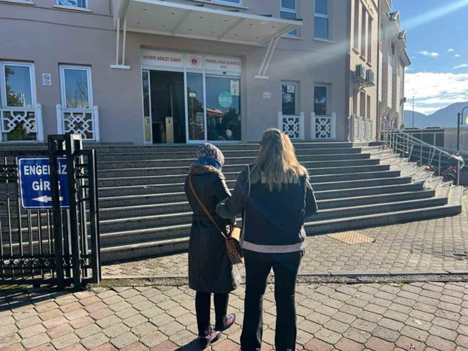 8 yıldır aranan FETÖ firarisi kadın Fethiye’de yakalandı