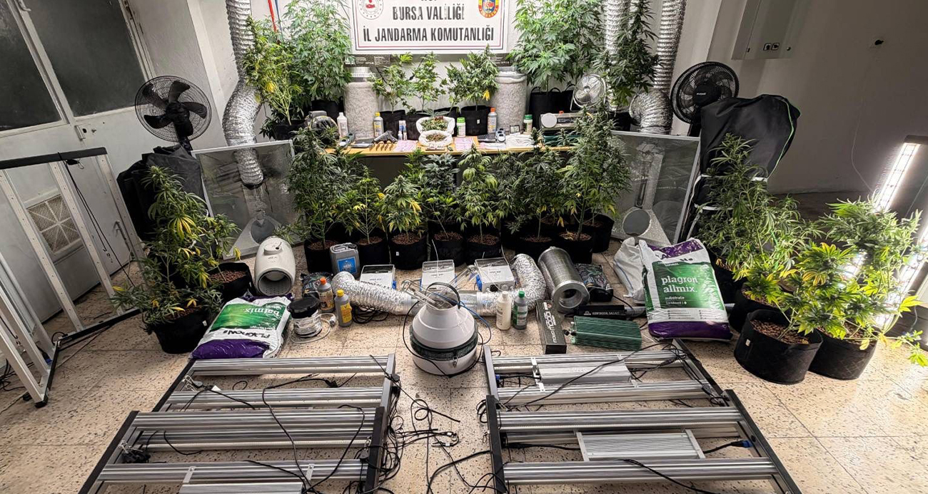 Evini uyuşturucu imalathanesine çevirdi, jandarma operasyonuyla yakalandı