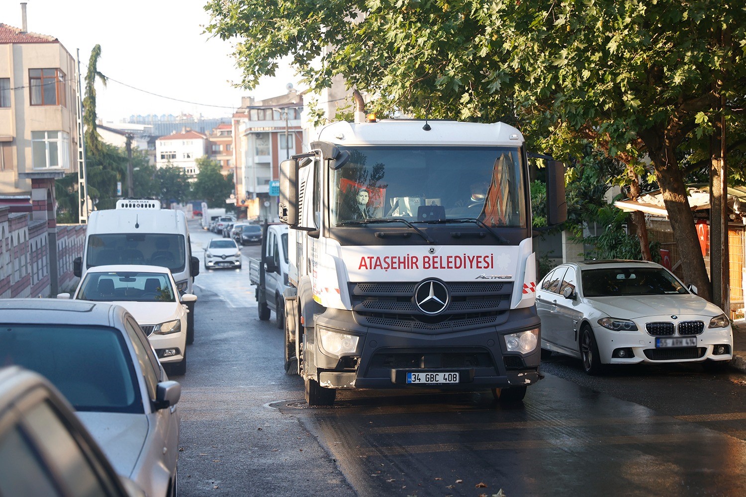 atasehir-de-temizlik-bakim-ve-ilaclama-calismalari-araliksiz-suruyor