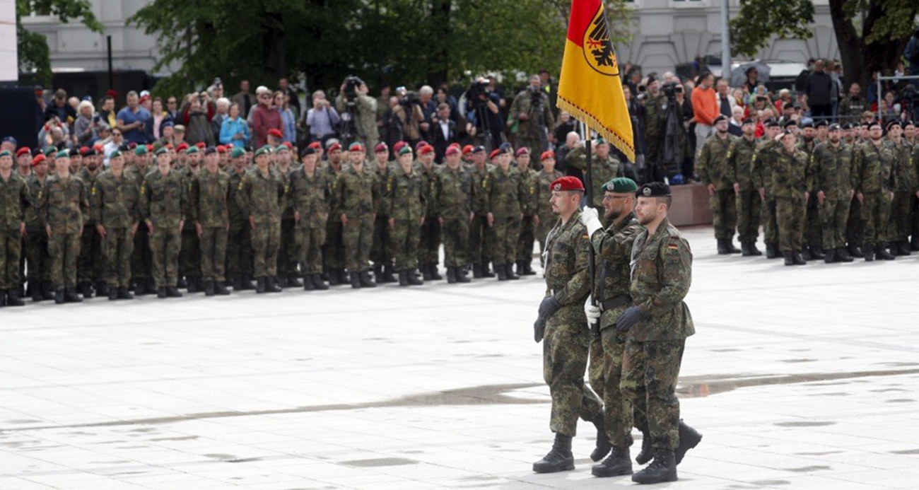 Almanya'da yeni yılda 18 yaşındaki gençlere askerlik formu gönderilecek