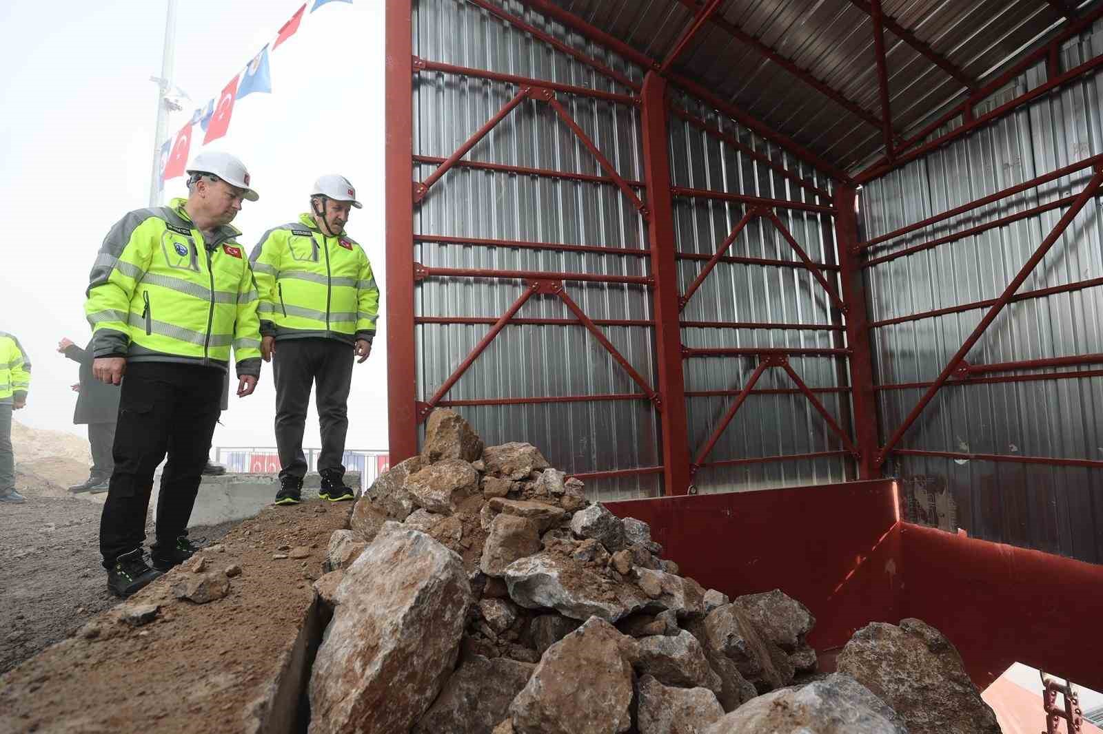 Sivas’ın en büyük taş ocağında üretime başlandı