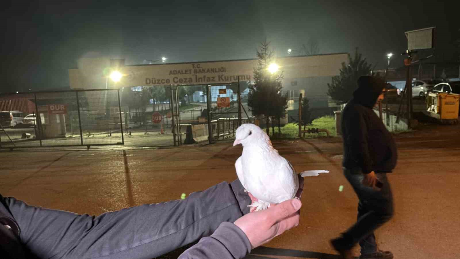 Tahliyeleri beyaz güvercinle karşıladılar