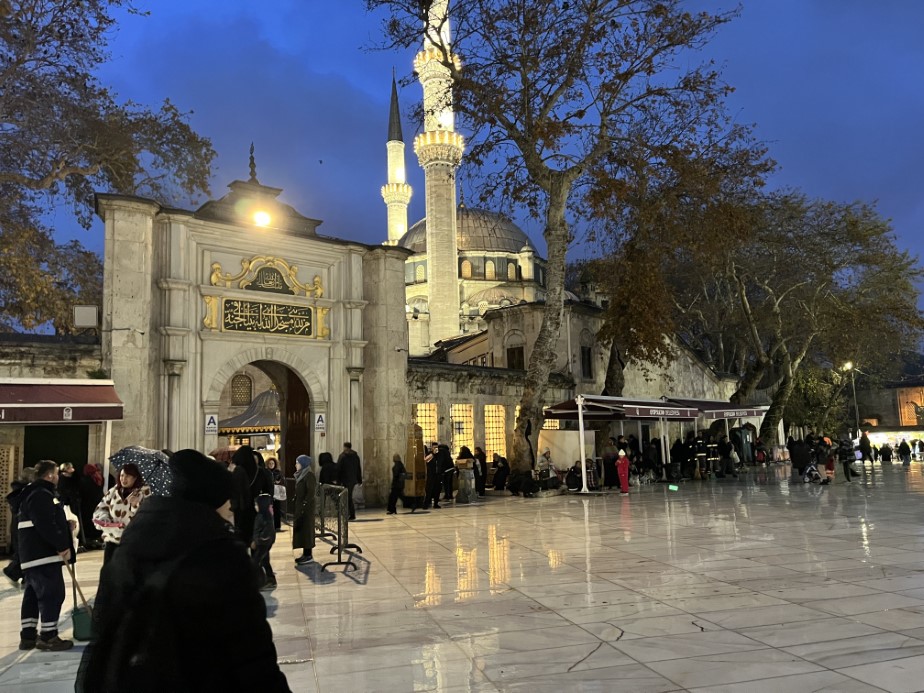 Regaip Kandili dualarla idrak edildi: Vatandaşlar camilere akın etti