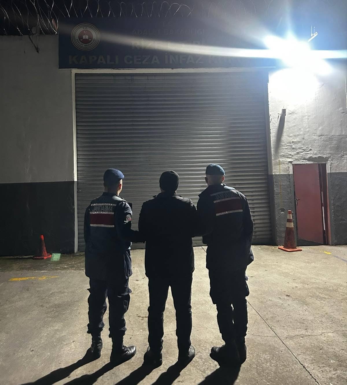 Çocuk istismarından aranan şahıs yakalanarak cezaevine gönderildi