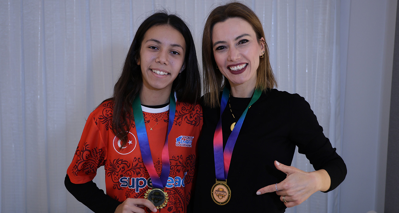 ’Dünya Hafıza Şampiyonası’na Adanalı anne ile kızı damga vurdu