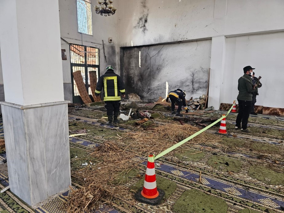Suriye'de cami patlamasında can kaybı 8'e yükseldi