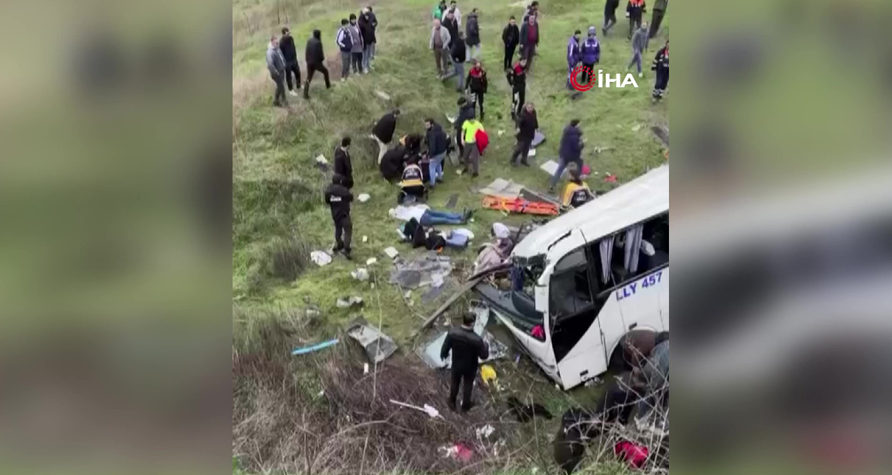 Esenyurt’ta servis minibüsü şarampole yuvarlandı: 2 ölü, 9 yaralı