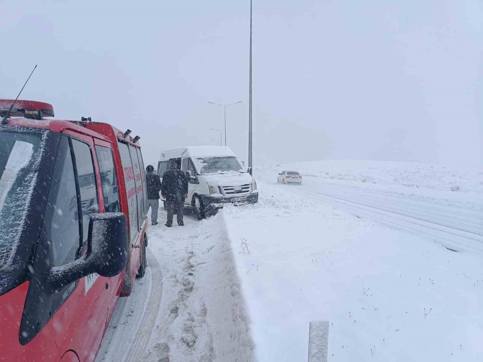 Erciş’te trafik kaza: 3 yaralı