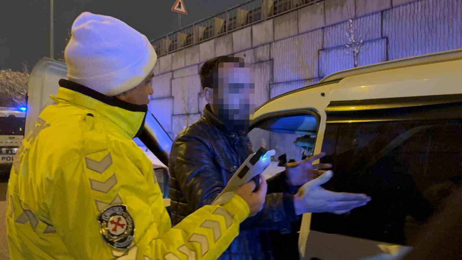 Kazalı araçla ilerledi, alkol testini reddetti