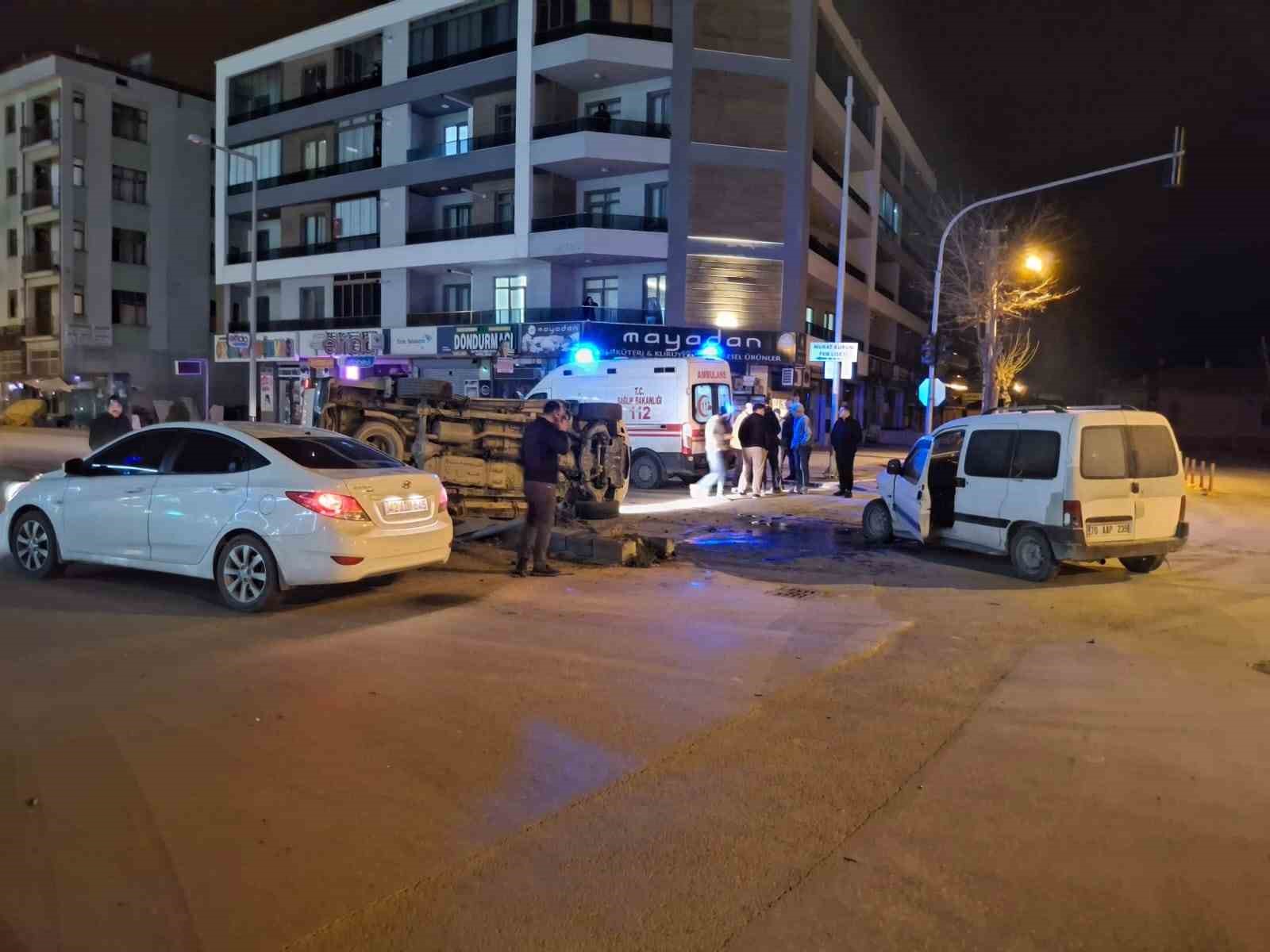 Karapınar’da iki kamyonet çarpıştı: 2 yaralı