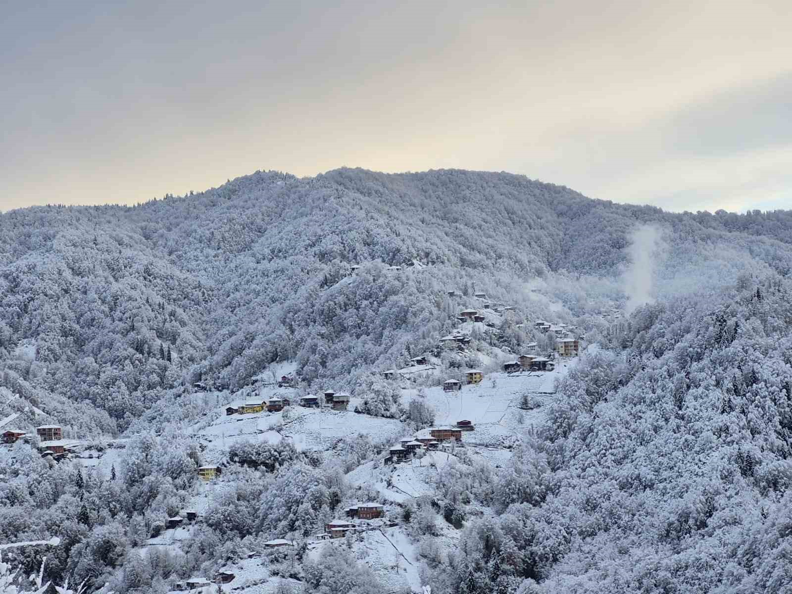 Rize’nin yüksek kesimlerinde kar kalınlığı 1 metreyi aştı