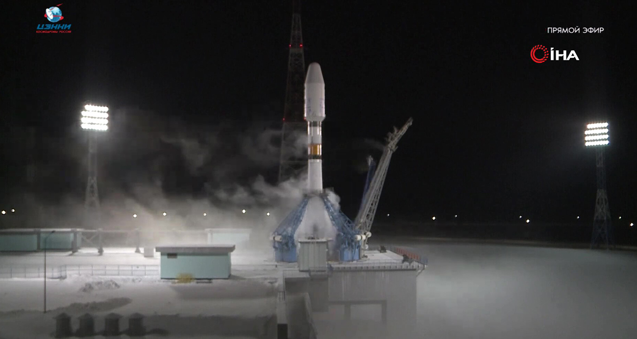 Rusya, İran’a ait 3 uydu taşıyan Soyuz-2 roketini yörüngeye fırlattı