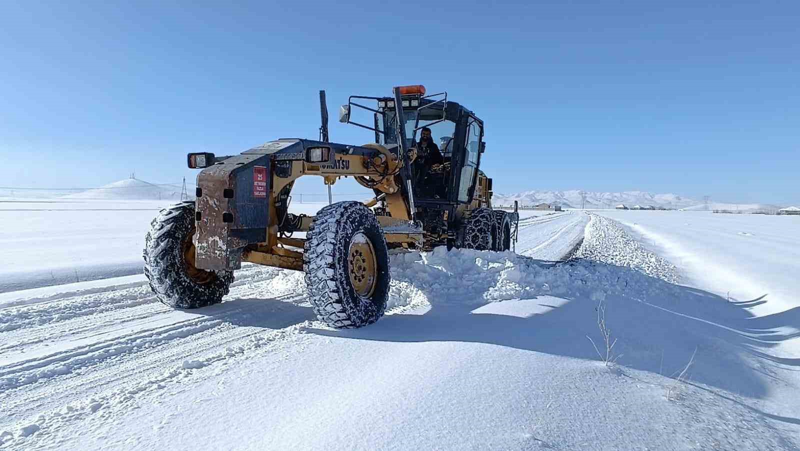Ağrı’da kar ve tipi nedeniyle kapanan 354 köy yolu ulaşıma açıldı