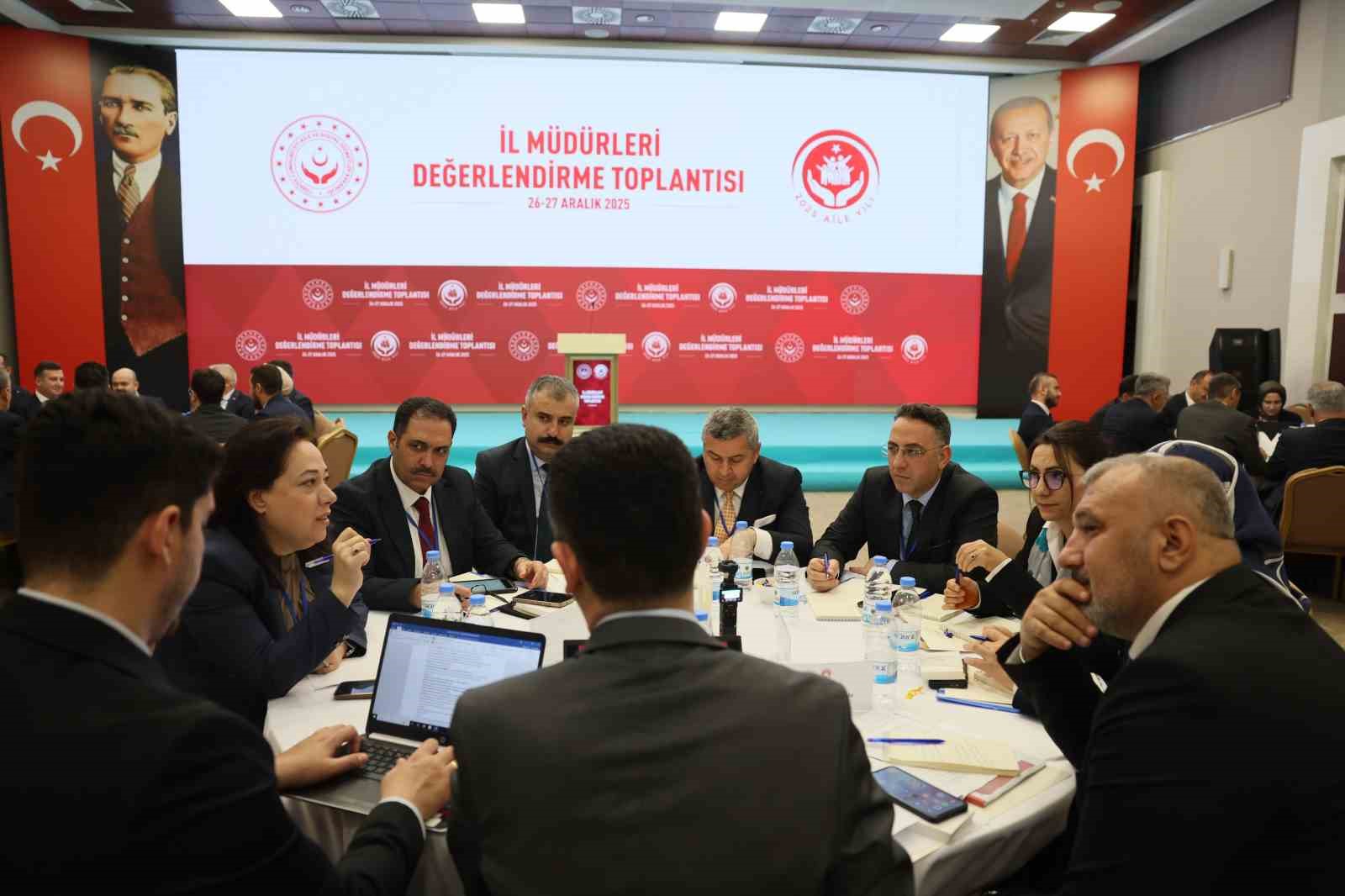 İl Aile ve Sosyal Politikalar Müdürü Bayrak, ’İl Müdürleri Değerlendirme Toplantısı’na katıldı