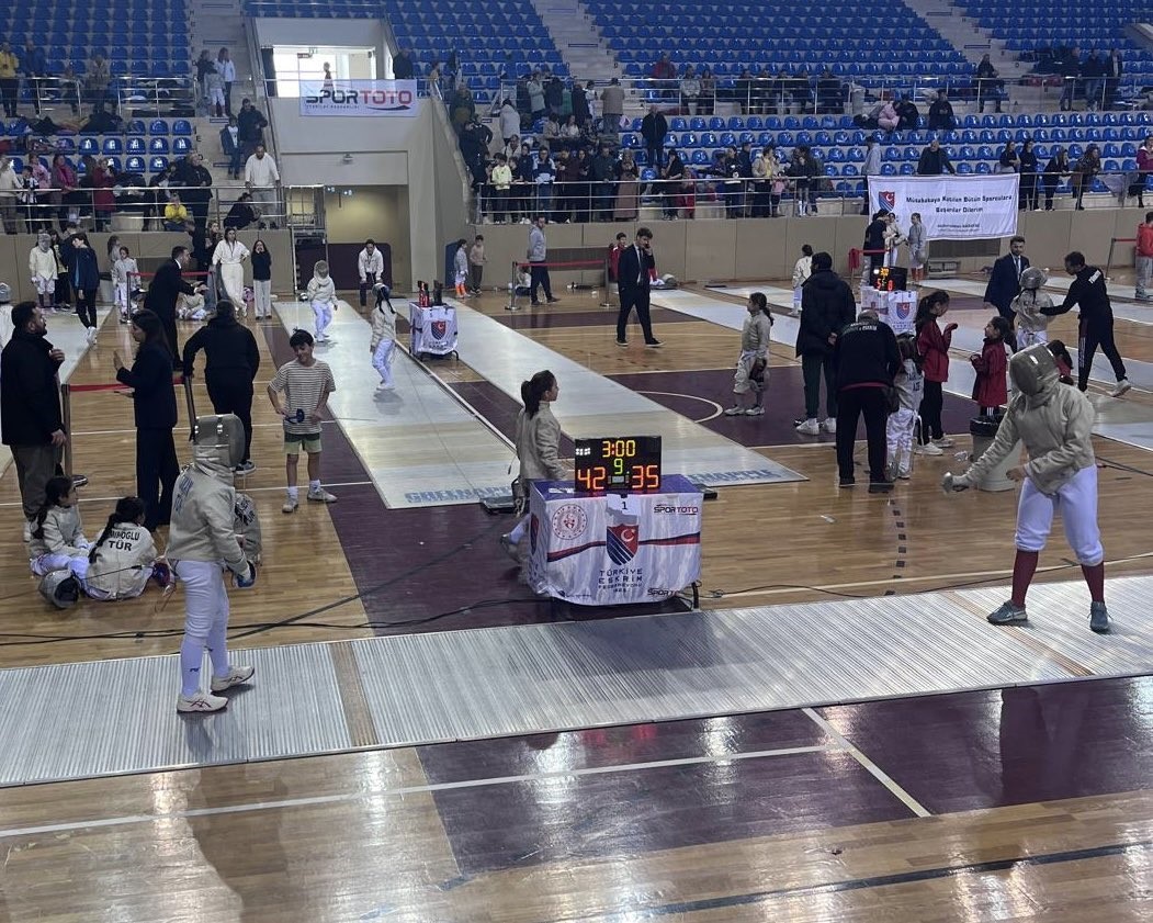 Eskişehir’de Eskrim Kılıç Türkiye Kupası heyecanı yaşandı