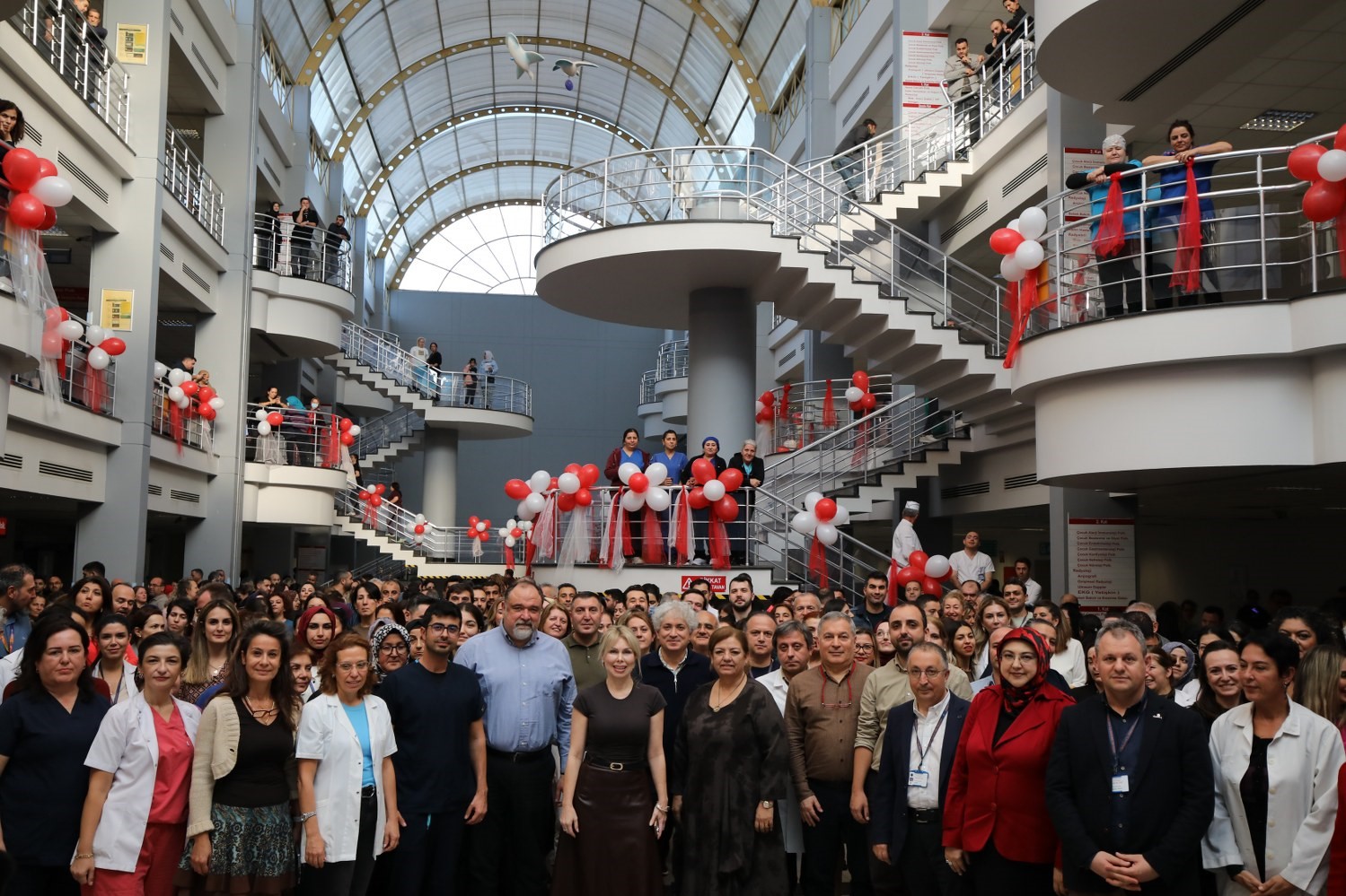 Akdeniz Üniversitesi Hastanesi’nde yeni yıl coşkusu