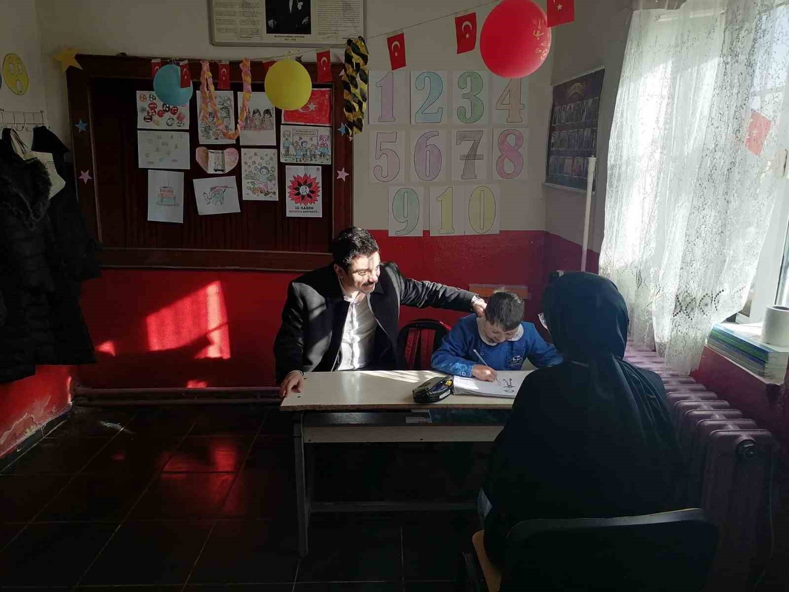 Susuz Kaymakamı Tutal’ın  okul ziyaretleri sürüyor