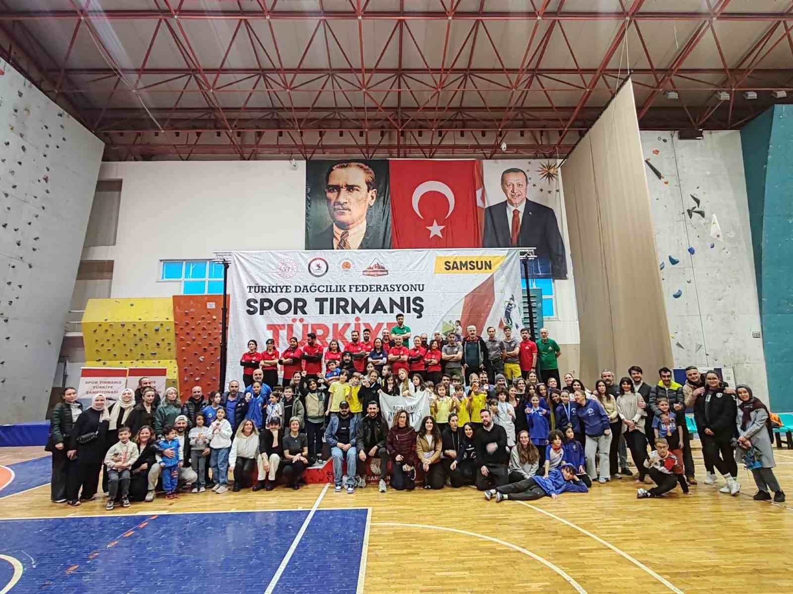 Minik sporcular şampiyonluk için tırmandı