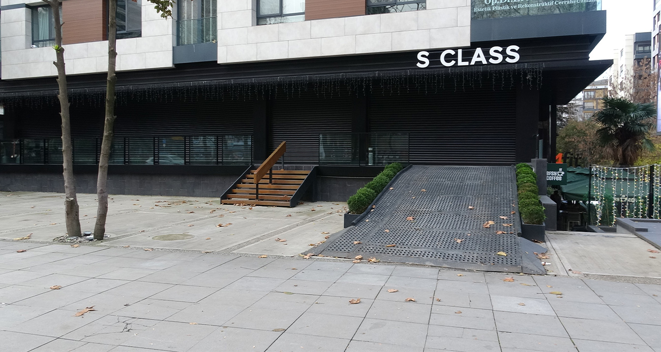 Kadıköy’de lüks oto galerisi boşaltıldı: 11 milyar TL’lik vurgun iddiası