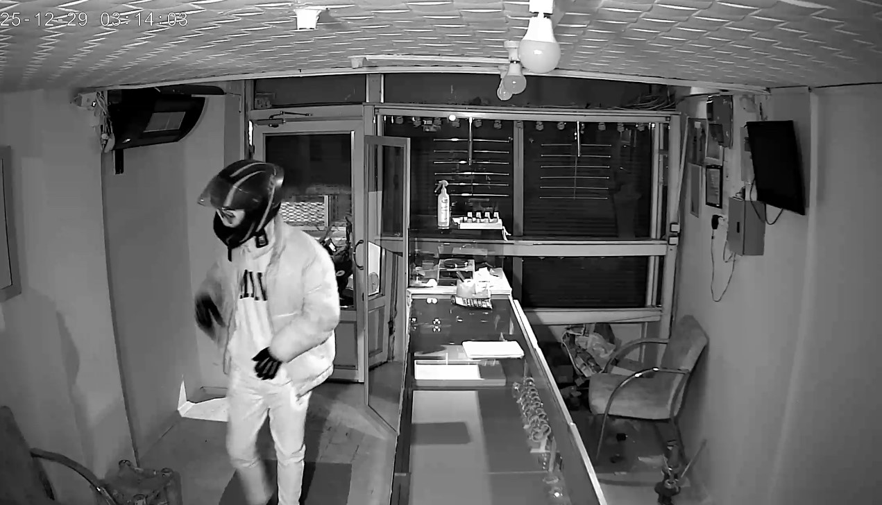 Kuyumcudan 5-6 kilo altın çaldılar, parasıyla lüks araç satın aldılar