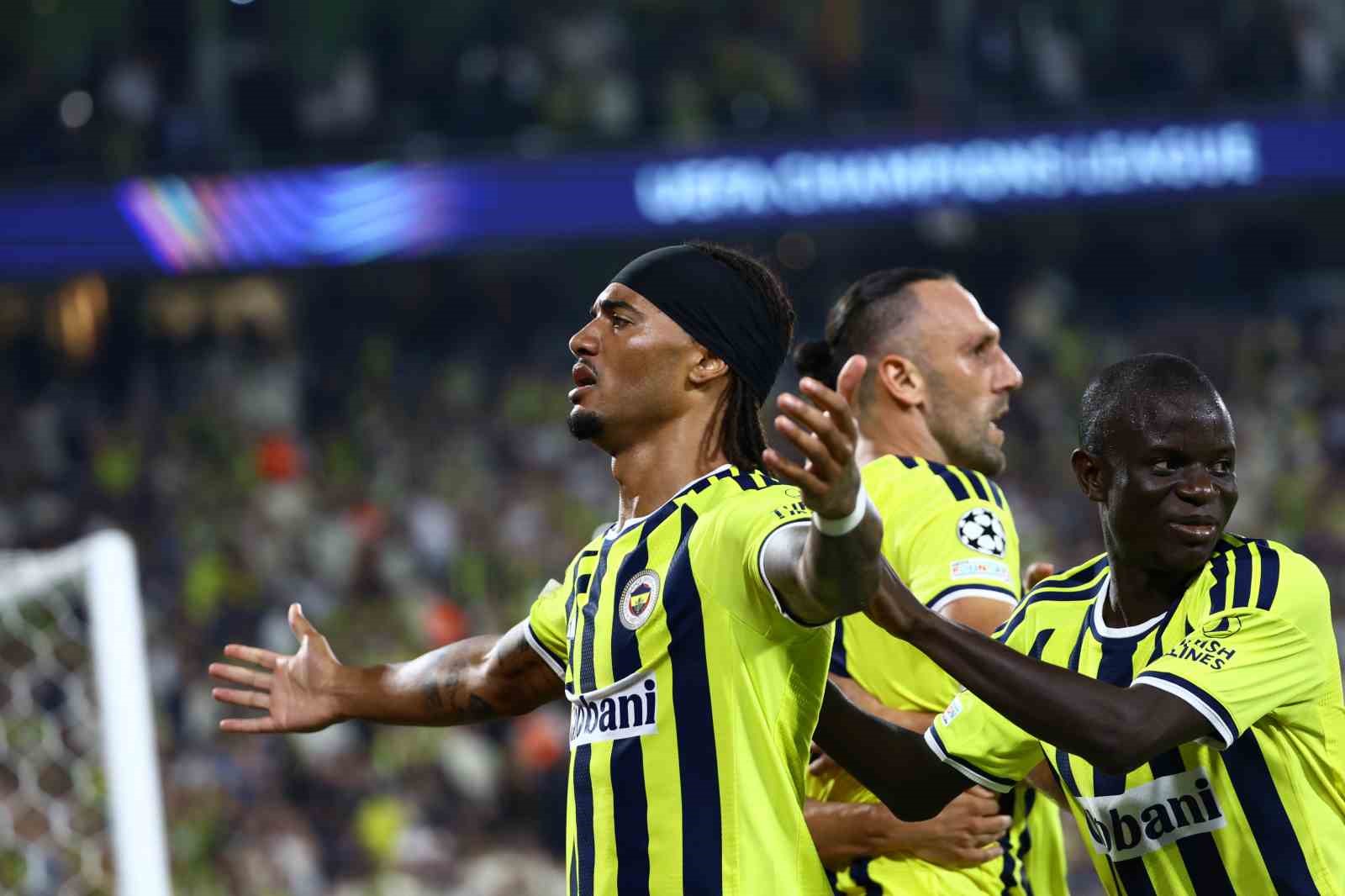 fenerbahce-nin-sampiyonlar-ligi-ndeki-ilk-golu-archie-brown-dan