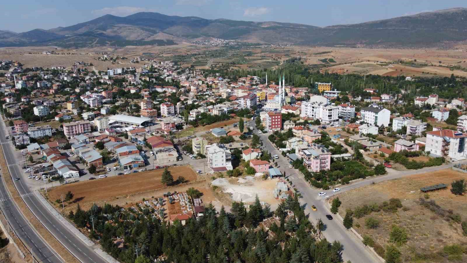 Hüyük’te göçe karşı çilek hamlesi