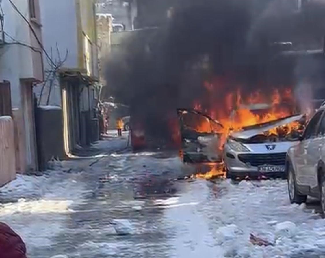 Batman’da soğuk havada çalışmayan araç alev aldı