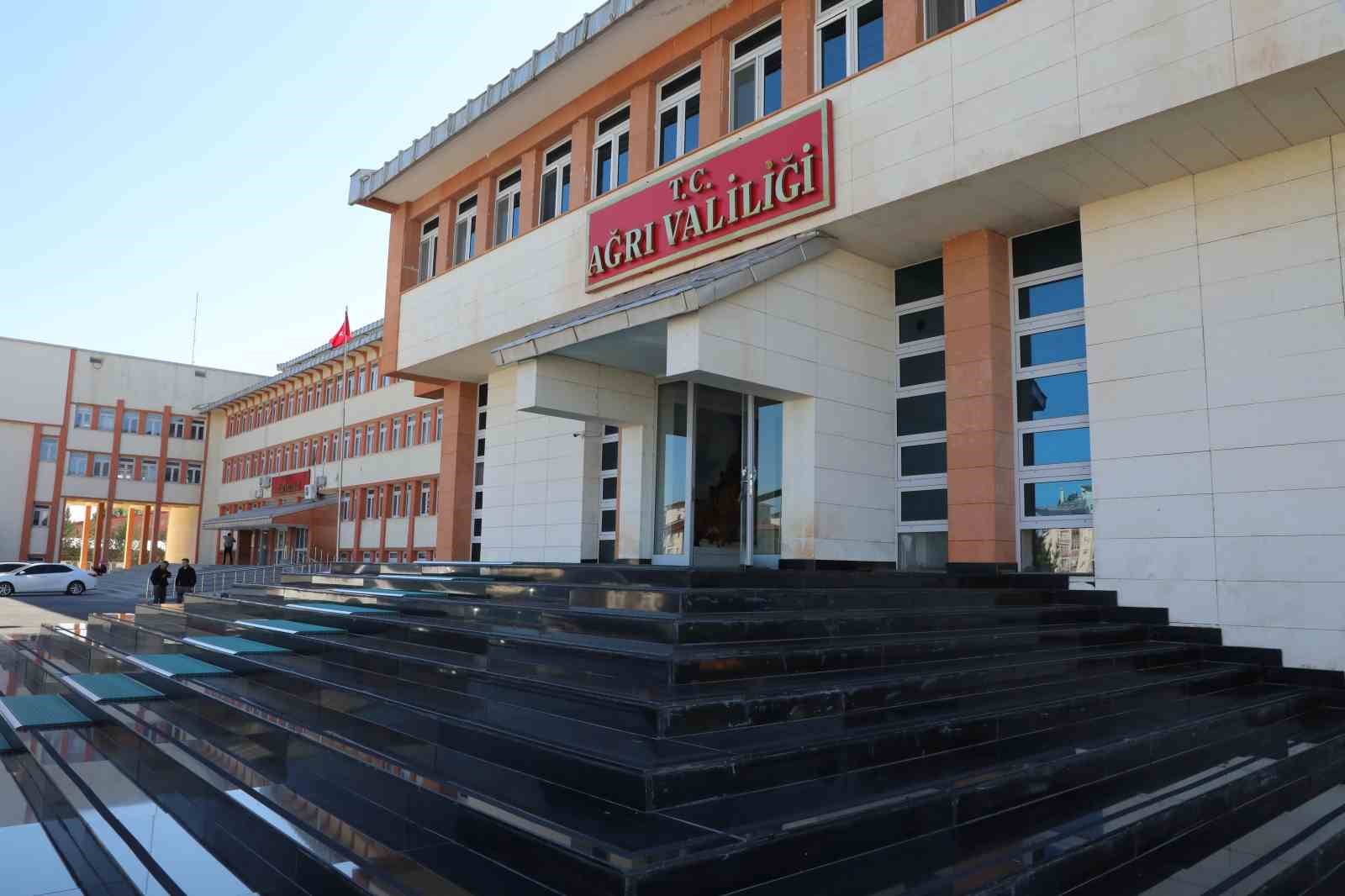 Ağrı’da yoğun kar ve buzlanma nedeniyle eğitime 1 gün ara