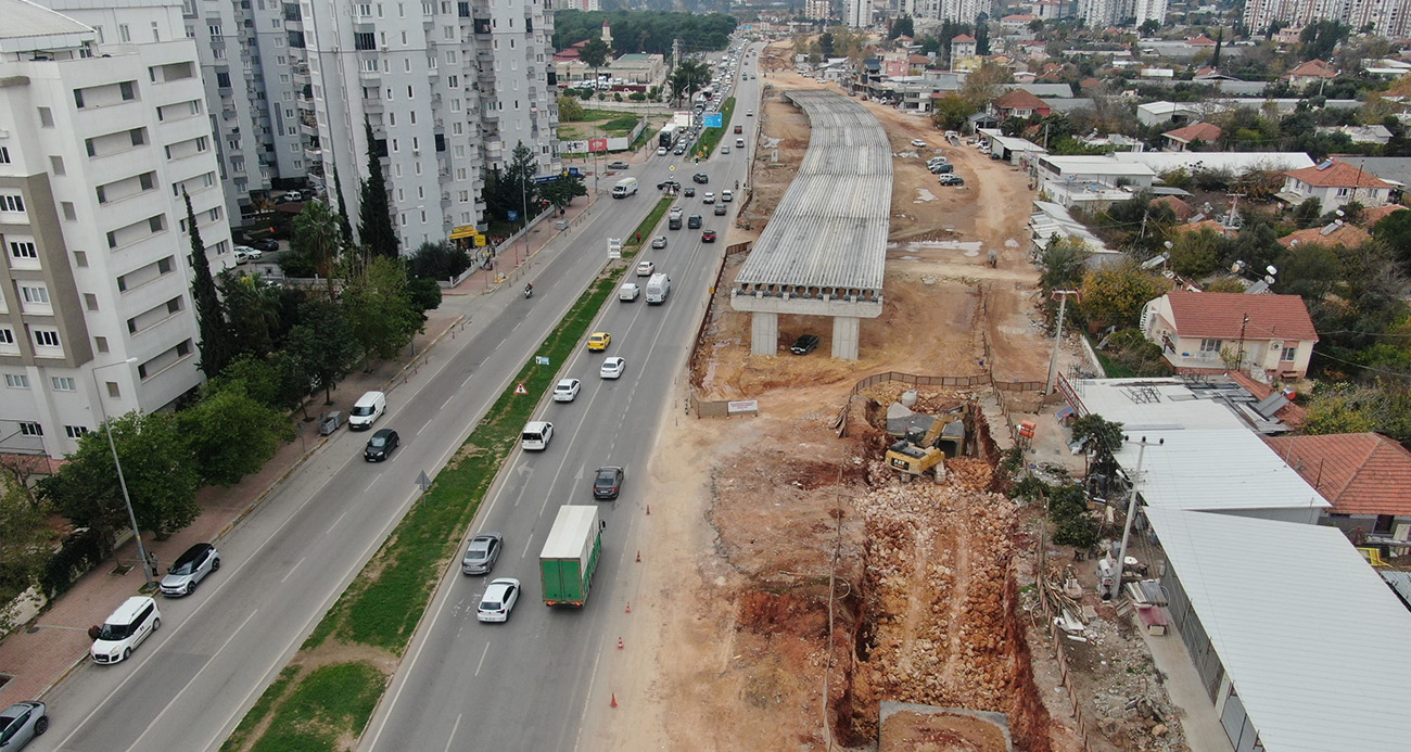 Köprülü kavşak inşaatını durduran pide fırını mahkeme kararıyla yıkıldı