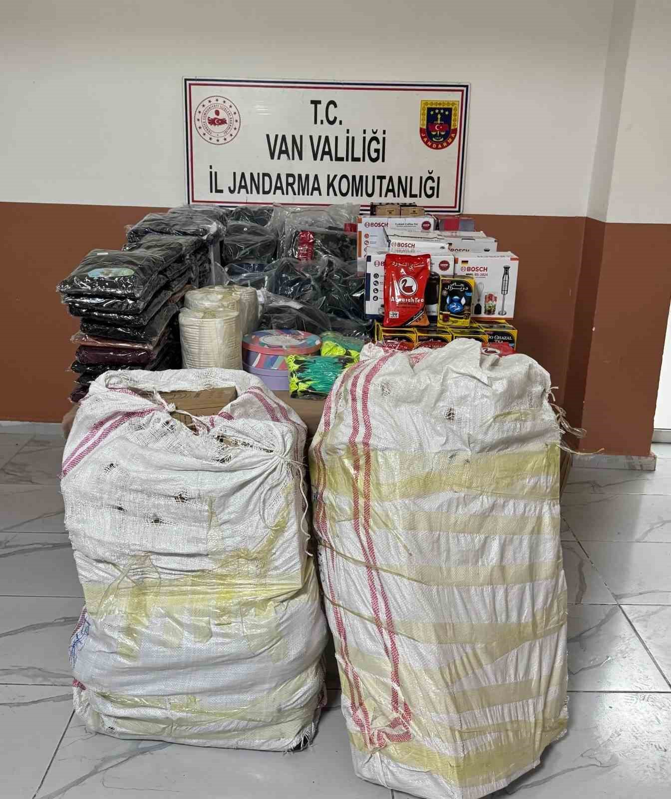 Başkale’de gümrük kaçağı malzeme ele geçirildi