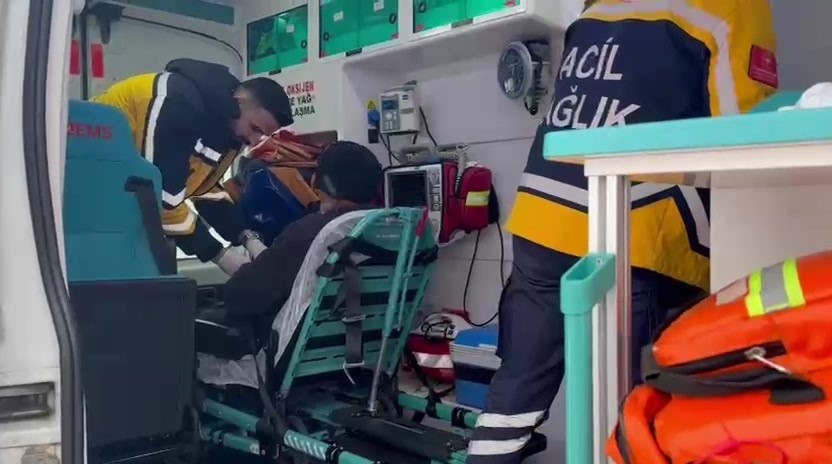 Gercüş’te hasta vatandaş, ambulans ve mahsur kalan araçlar kurtarıldı