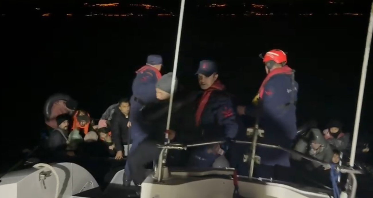 Ayvacık açıklarında 30 kaçak göçmen yakalandı