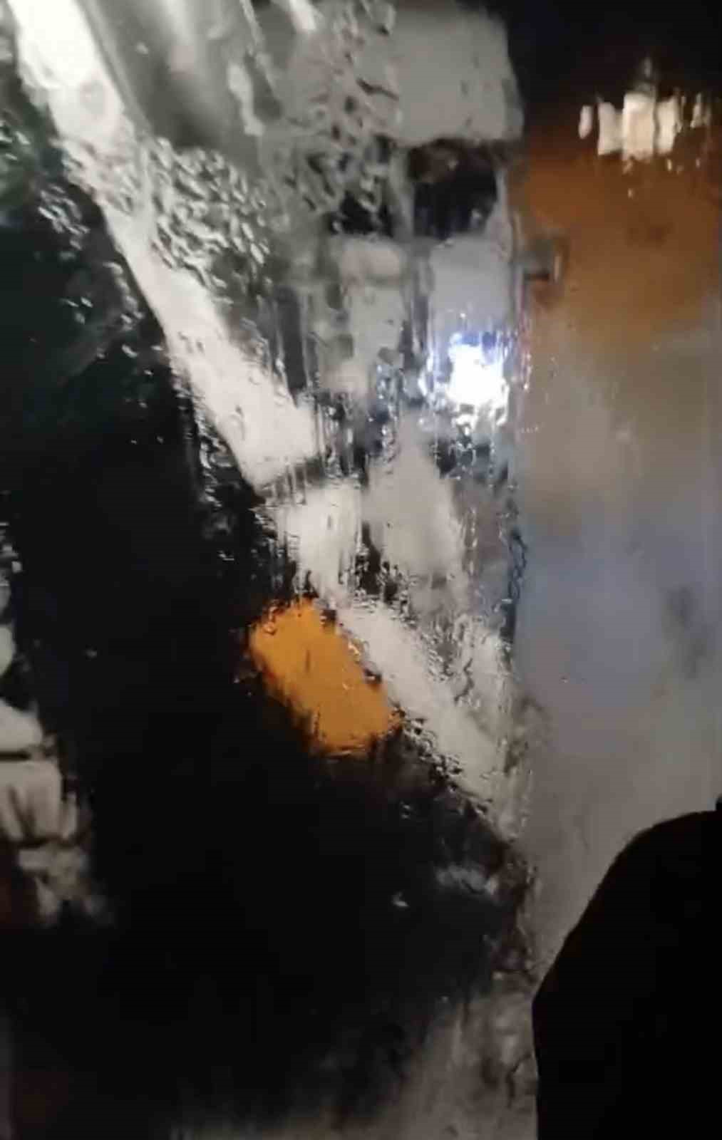 Karda mahsur kalan 50 işçi kurtarıldı