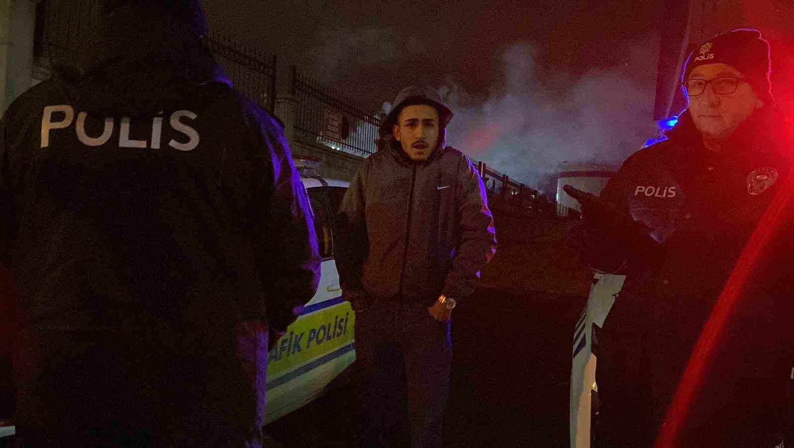 Polisi görünce kaldırıma çıkan alkollü sürücü, ekiplerin dikkati sayesinde yakalandı